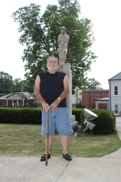 Bobby Lee in front of his granite statue