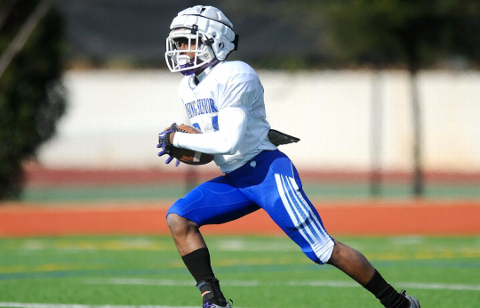 Nick Glass of Peachtree Ridge High School wears a Guardian Cap at a Rising Seniors Bowl practice. Photo courtesy of the Hanson Group